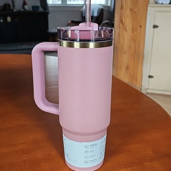Stanley 30 oz Quencher H2.0 Tumbler - Picture 4 of 5